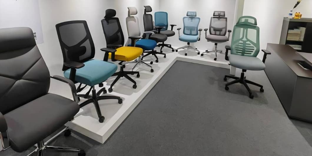 Office Chairs On Rent For Events_Floodlightz_Events
